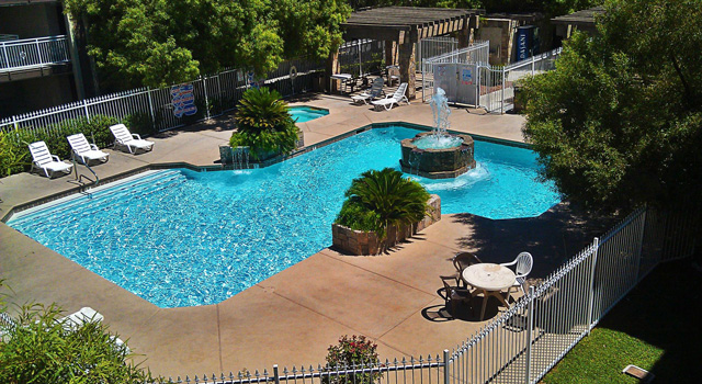 Manor Suites hotel pool