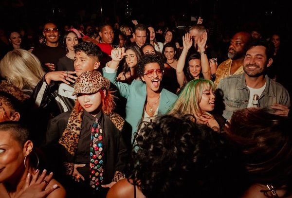 bruno-mars-lounge