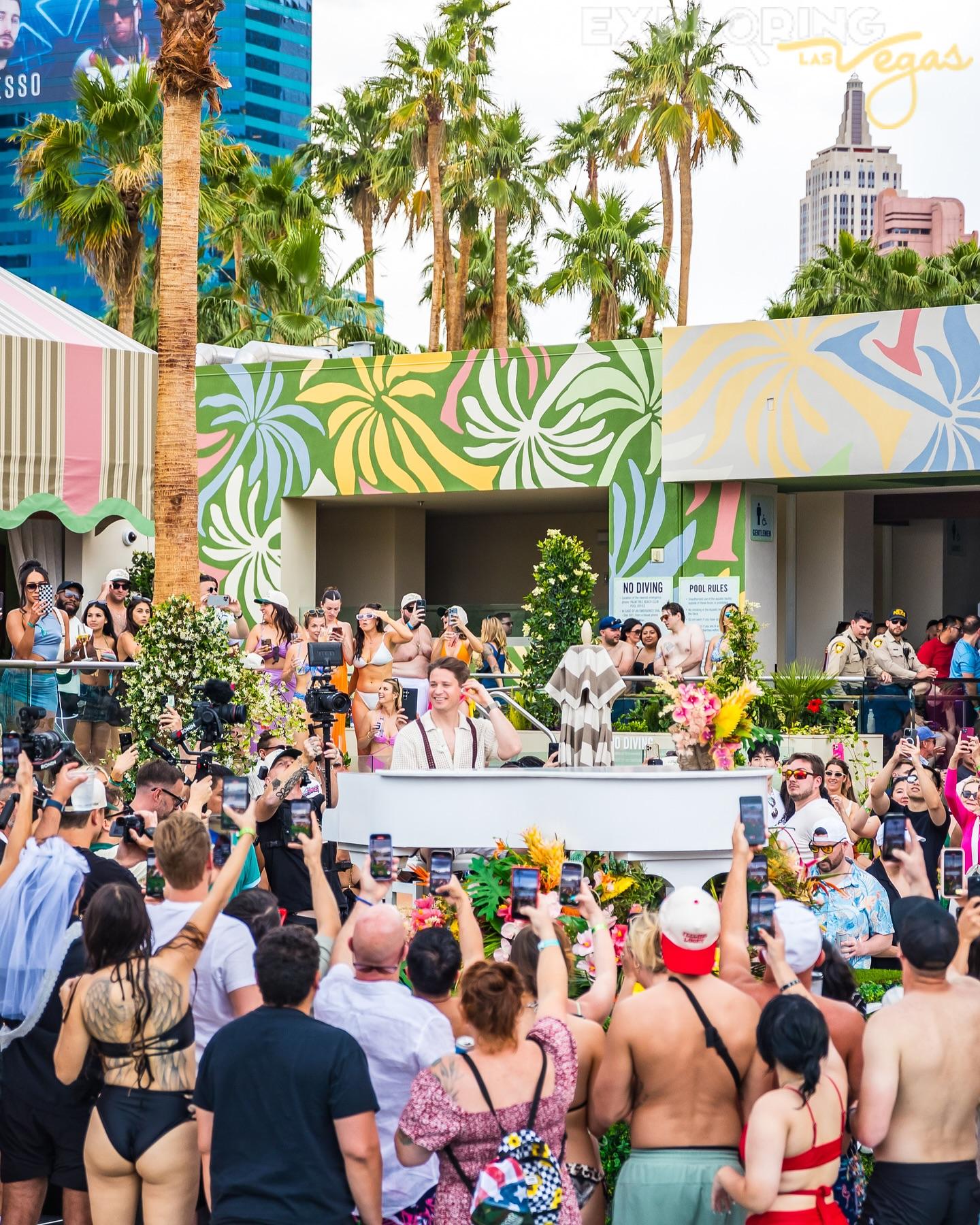 vegas-pool-party